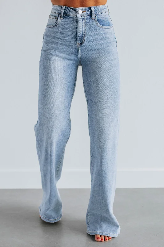 Soft velvet pants for cozy holiday outfits -Montana Risen Jeans - Light Wash