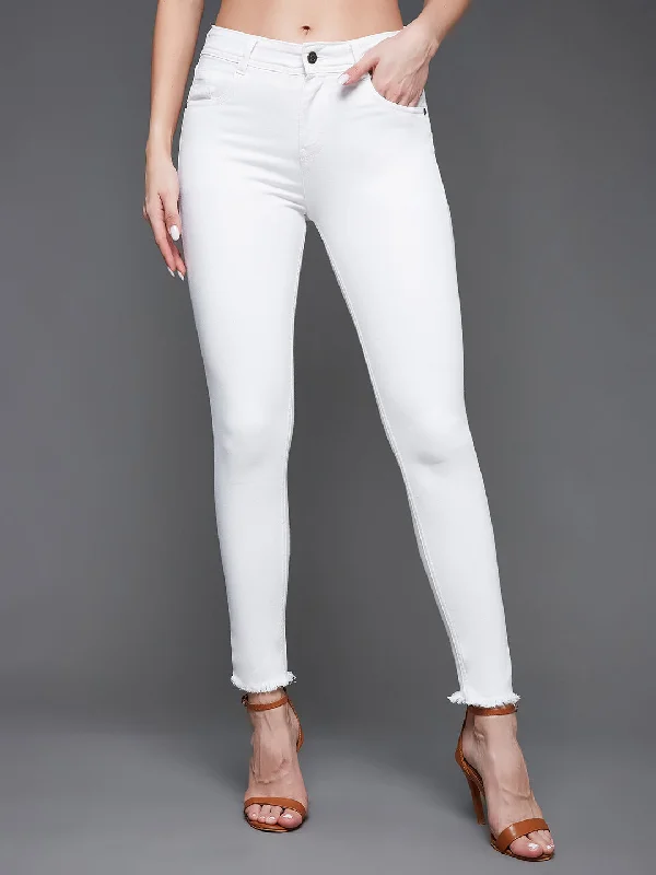 Travel Jeans for On-the-go -Women's White Skinny Mid Rise Bleached Clean Look Cropped Stretchable Denim Jeans