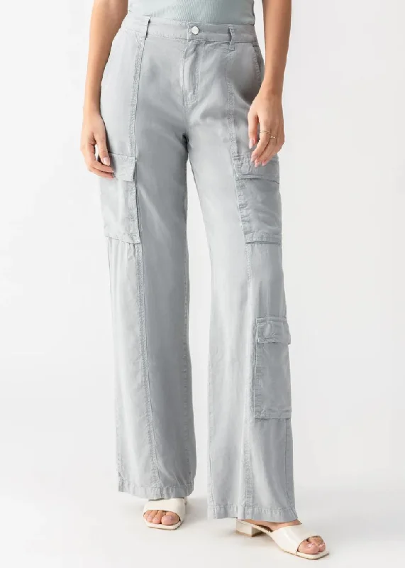 Mid-wash straight jeans for everyday versatility -Sanctuary Doheny Cargo- Eucalyptus ***FINAL SALE***