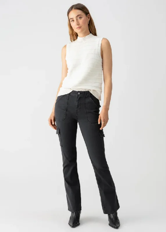 Petite straight jeans for shorter leg lengths -Sanctuary Sculpted Hayden Bootcut- Black